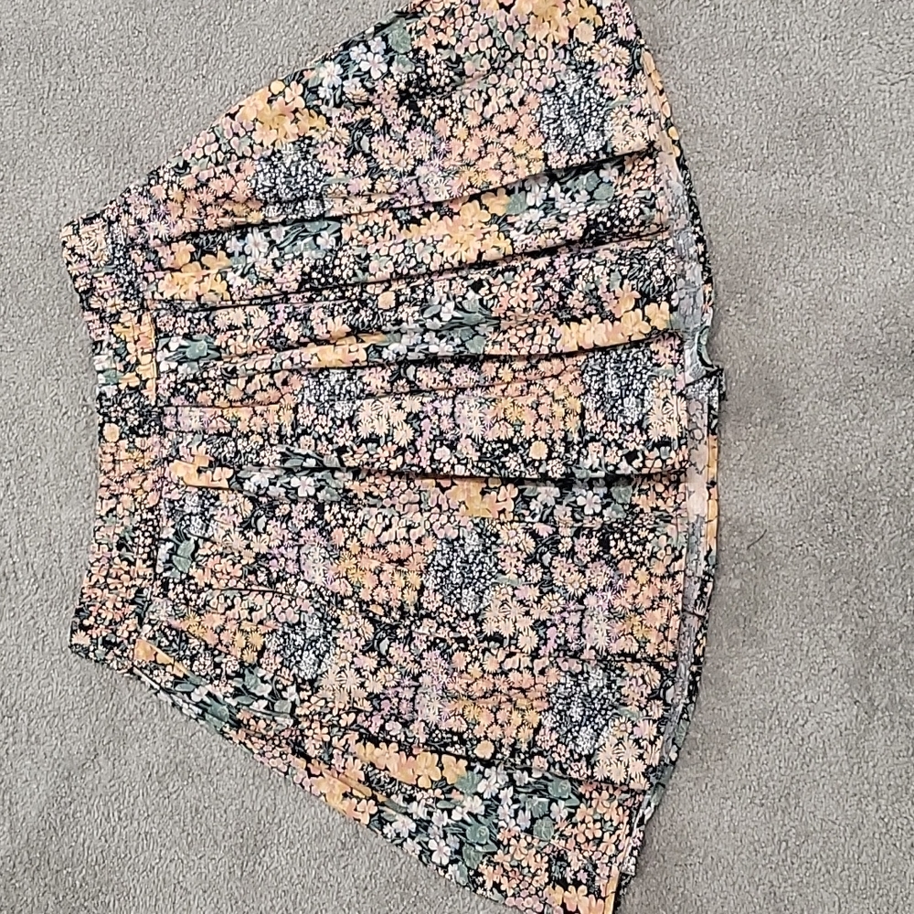 American Eagle mini skirt